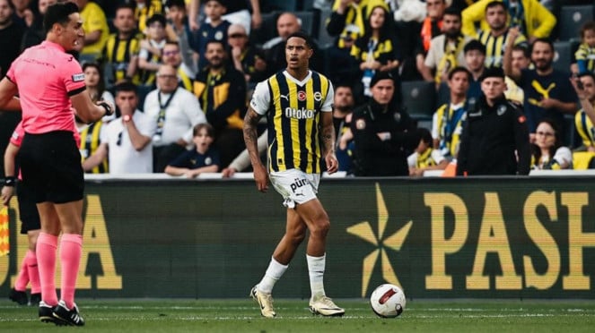 Bek Fenerbahce, Jayden Oosterwolde