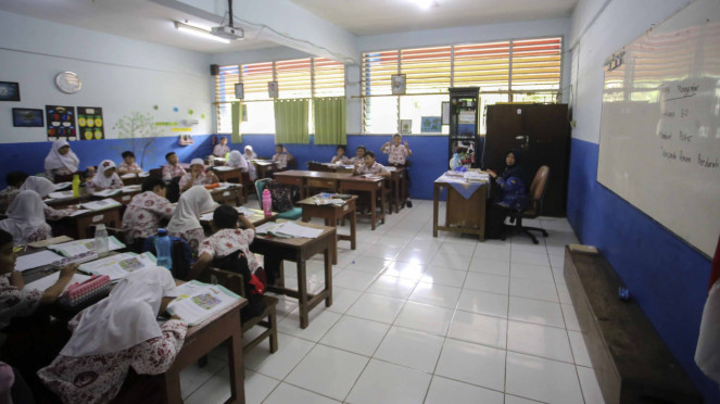 Kenaikan gaji guru ASN dan honorer.
