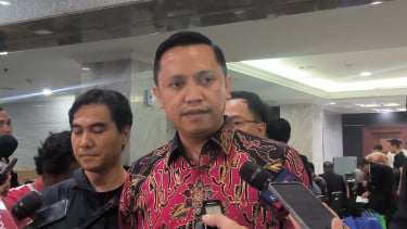 Ketua DPP PDIP bidang Reformasi Sistem Hukum Nasional, Ronny Talapessy di Gedung MK, Jakarta Pusat, Rabu, 11 Desember 2024