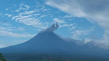 Gunung Semeru kembali erupsi