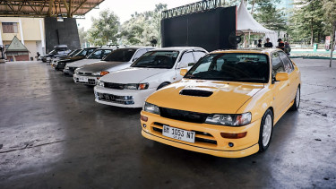 Toyota Great Corolla, Porsche 911 Speedster Cabrio, 1. Toyota Corolla (Sejak 1966) – Rajanya Mobil Sejuta Umat, 2. Porsche 911 (Sejak 1963) – Sportcar Legendaris Jerman, 3. Chevrolet Corvette (Sejak 1953) – Simbol Sportcar Amerika, Chevrolet Corvette Stingray 2015, 4. Ford Seri F (Sejak 1948) – Raja Truk Pickup Amerika, 5. Chevrolet Suburban (Sejak 1935) – SUV Paling Tua di Dunia, Chevrolet Suburban antipeluru