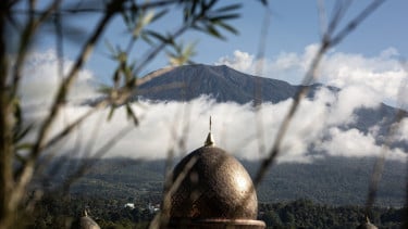 Gunung Marapi, Sumatra Barat.