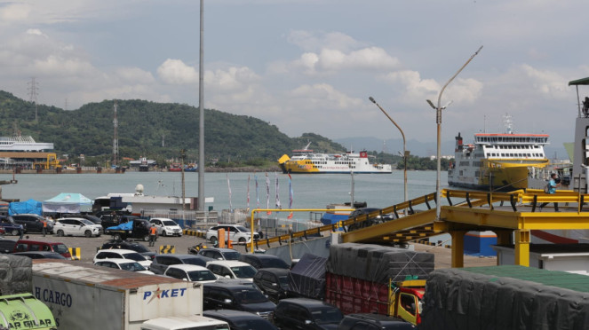 Antrean Kendaraan di Pelabuhan Merak. (Dok. PT ASDP Indonesia Ferry).