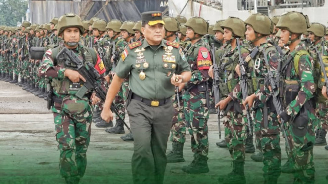 VIVA Militer: Mayjen TNI Niko dan pasukan Yonif Raider 112/Dharma Jaya