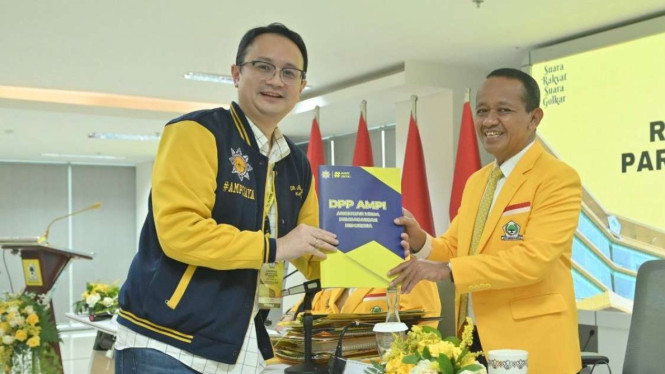 Ketum Golkar Bahlil Lahadalia dan Ketum AMPI Jerry Sambuaga