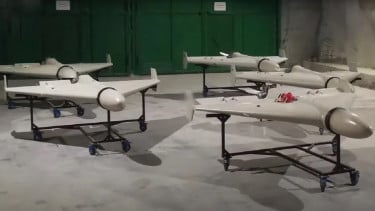 VIVA Militer: Drone bunuh diri Iran, HESA Shahed-136, Senjata “kamikaze” yang menjadi ciri khas Iran, VIVA Militer: Drone bunuh diri HESA Shahed-136 Republik Islam Iran, Digunakan Rusia dalam perang Ukraina, Efektivitas karena murah dan diproduksi massal, Drone Shahed ramai diperbandingkan warganet RI di media sosial