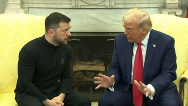 Presiden Ukraina Volodymyr Zelenskyy (kiri) mengamuk ke Presiden Donald Trump di Washington DC, Amerika Serikat (AS).