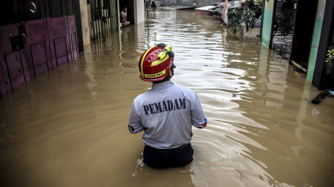 Evakuasi Warga Terdampak Banjir di Wilayah Jakarta