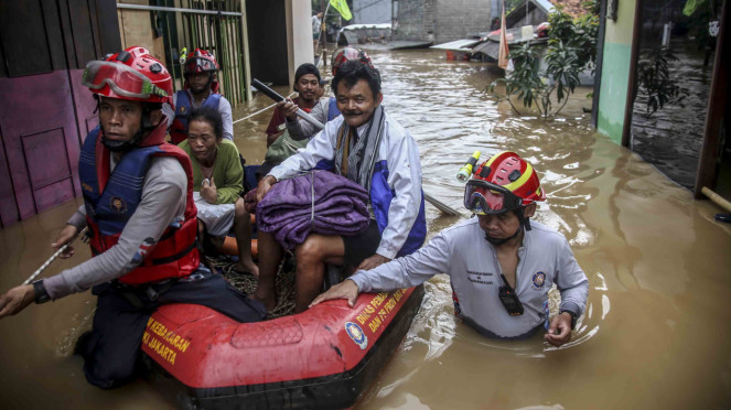 Evakuasi Warga Terdampak Banjir di Wilayah Jakarta