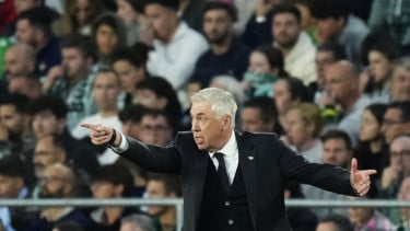 Pelatih Real Madrid, Carlo Ancelotti, 10. Ronald Koeman (Belanda), 9. Marcelo Bielsa (Uruguay), 8. Lionel Scaloni (Argentina), 7. Didier Deschamps (Prancis), 6. Roberto Martinez (Portugal), 5. Fabio Cannavaro (Uzbekistan), 4. Julian Nagelsmann (Jerman), 3. Mauricio Pochettino (Amerika Serikat), 2. Thomas Tuchel (Inggris), 1. Carlo Ancelotti (Brasil)