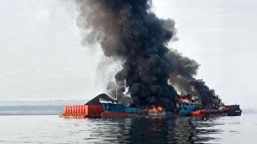 Ilustrasi Kapal Tugboat terbakar.