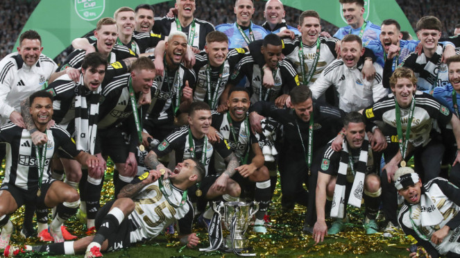 Newcastle United juara Piala Liga Inggris 2024/25, PSG juara Liga Champions 2024/25, Tottenham Hotspur juara Liga Europa 2024/25, Harry Kane juara Bundesliga 2024/25, Newcastle United juara Piala Liga Inggris 2024/25, Bologna juara Coppa Italia 2024/25, Crystal Palace juara Piala FA 2024/25