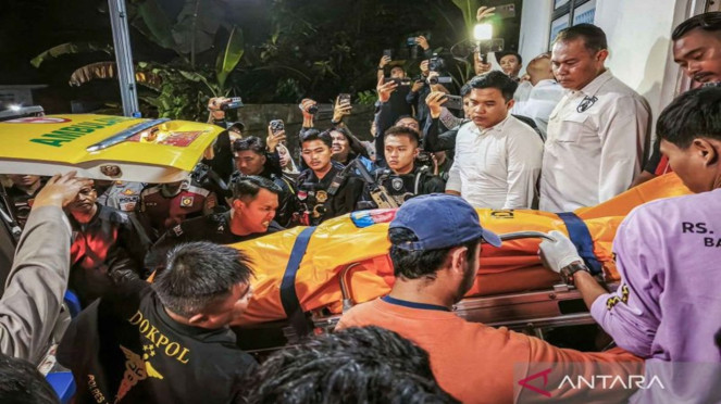 Jenazah polisi yang tewas tertembak saat gerebek judi sabung ayam