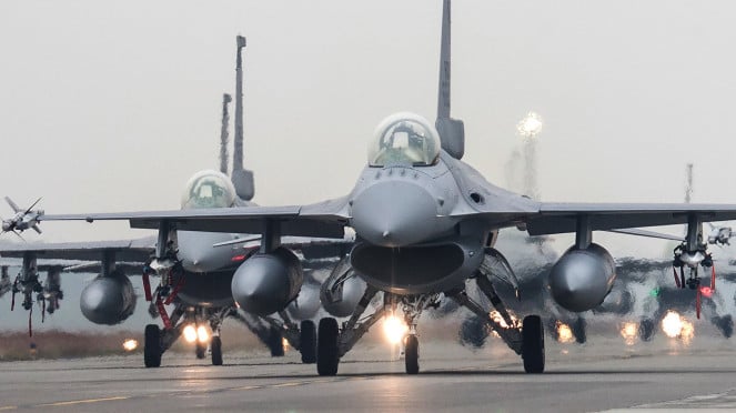 VIVA Militer: Jet tempur F-16 Fighting Falcon militer Taiwan
