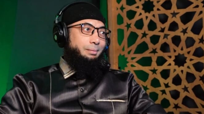 Ustaz Khalid Basalamah, 1. Jenderal Pasukan Elit Iran 'Bangkit dari Kematian' Usai Diklaim Dibunuh Israelz, Komandan Pasukan Elit Quds Iran Esmail Qaani (Doc: AP Photo), 2. Periksa Ustadz Khalid Basalamah, KPK Dapat Informasi Segar Usut Korupsi Kuota Haji, Ustaz Khalid Basalamah, 3. Kapolri Mutasi Sejumlah Jenderal Polisi Jelang Pensiun, Termasuk Ketua KPK, Ketua KPK Setyo Budiyanto , VIVA Militer: Presiden Iran, Masoud Pezeshkian, 5. China Ikut Memantau Gencatan Senjata Antara Iran-Israel , Juru Bicara Kementerian Luar Negeri China Guo Jiakun.