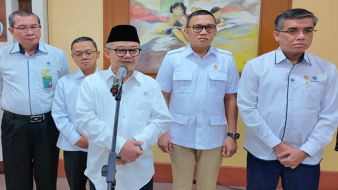 Mendidaksmen Abdul Muti bersama Menaker Yassierli dan Menter Abdul Kadir Karding