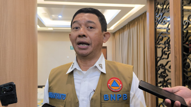 Kepala BNPB, Suharyanto di Kantor Kemenko PMK, Jakarta Pusat, Kamis, 27 Maret 2025