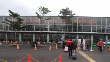 Puncak Arus Mudik 2025 di Stasiun Pasar Senen
