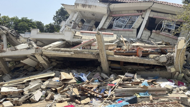 Bangunan rumah di Naypyitaw runtuh akibat gempa Myanmar