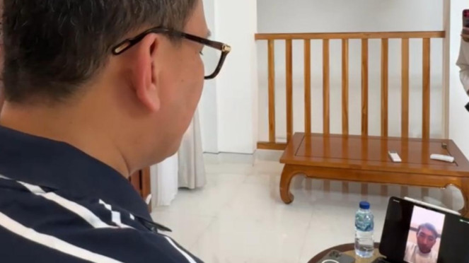 Menteri Pelindungan Pekerja Migran Indonesia (P2MI) Abdul Kadir Karding saat video call dengan Sugianto (dok. istimewa)
