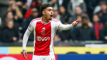 Tristan Gooijer, 1. Tristan Gooijer Pamer Tato Bahasa Indonesia, Sinyal Siap Bela Timnas Garuda?, 2. Bek Persib Frans Putros Masuk Skuad Timnas Irak untuk Piala Dunia 2026, Sejarah bagi Liga Indonesia, 3. Profil Timnas Jerman: Setelah Era Muller dan Kroos, Ini Wajah Baru Der Panzer di Piala Dunia 2026, 4. Manchester City Gagal Menang, Arsenal Juara Premier League 2025/2026