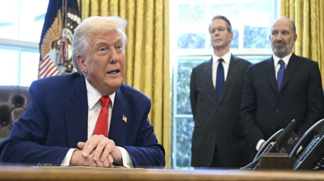 Presiden AS Donald Trump usai menandatangani perintah eksekutif, Rabu, 9/4, Presiden AS Donald Trump saat menghadiri KTT G7 Kanada, Fasilitas nuklir Iran (ilustrasi), Menteri Luar Negeri Iran, Seyed Abbas Araghchi, Ketua DPR AS, Mike Johnson, Presiden AS Donald Trump usai menandatangani perintah eksekutif, Rabu, 9/4