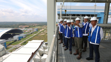 Direktur Utama MIND ID Maroef Sjamsoeddin, saat melakukan kunjungannya ke PLTU Mulut Tambang Sumsel-8 (PLTU Tanjung Lalang) kelolaan PT Huadian Bukit Asam Power (HBAP). [Humas MIND ID]