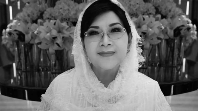Titiek Puspa., 1. Nurul Qomar, 2. Sandy Permana, 3. Emilia Contessa, 4. Ari Jamasari, 5. Mat Solar, 6. Ray Sahetapy, 7. Titiek Puspa, 8. Ricky Siahaan, 9. Gatot Kies, 10. Chairil JM, 11. Gustiwiw, 12. Hamdan ATT, 13. Mpok Alpa, 14. Adjie Soetama, 15. Yetty Wiyaja, 16. Acil Bimbo, 17. Nandi Juliawan, 18. Mudy Taylor, 19. Gary Iskak, 20. Epy Kusnandar