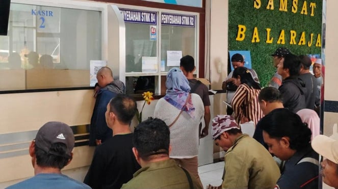 Layanan program pemutihan pajak kendaraan bermotor di Samsat Balaraja, Tangerang