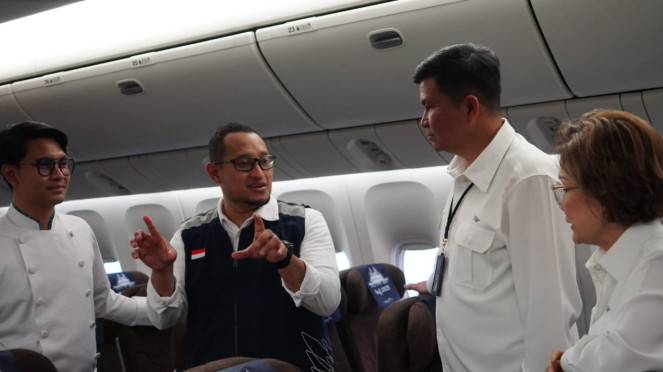 Direktur Utama Garuda Indonesia, Wamildan Tsani Panjaitan saat cek persiapan haji