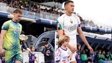 Bek Venezia, Jay Idzes, Pemain Timnas Indonesia U-17, Pelatih Timnas Indonesia, Patrick Kluivert, Duel Persib Bandung vs Semen Padang FC, Putra Cristian Gonzales, Mike Gonzalez, Komentar kocak netizen usai Jay Idzes bergabung ke Sassuolo