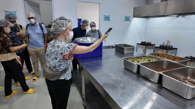 Rockefeller Foundation dan Asian Development Bank meninjau SPPG Pejaten