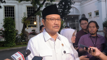 Menteri Sosial (Mensos) Saifullah Yusuf alias Gus Ipul di Kompleks Istana Kepresidenan, Jakarta Pusat, Rabu, 30 April 2025