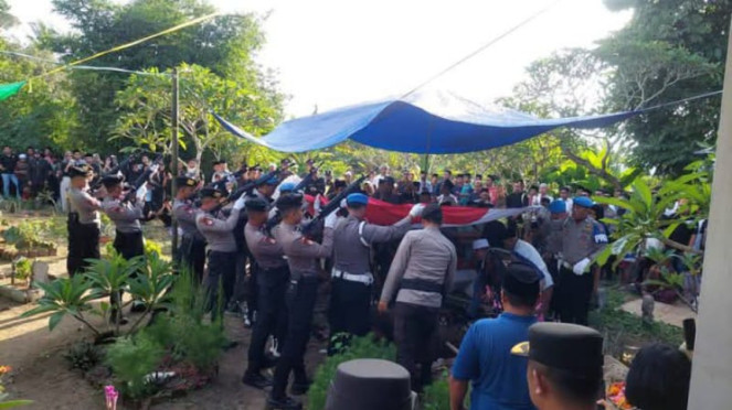 Proses pemakaman Brigadir Muhammad Nurhadi (Satria)