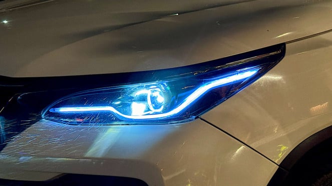 Ilustrasi lampu LED mobil