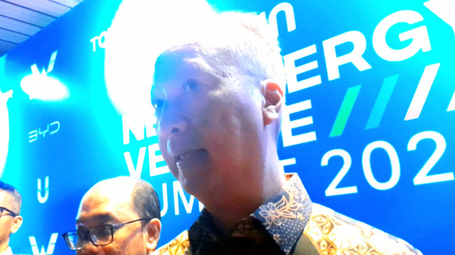 [Menteri Perindustrian, Agus Gumiwang Kartasasmita, saat ditemui di kawasan SCBD, Sudirman, Jakarta Selatan, Selasa, 6 Mei 2025]