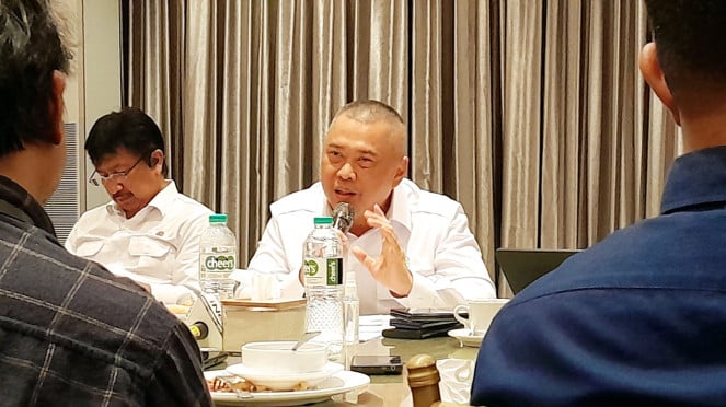 [Menteri Perhubungan, Dudy Purwagandhi, dalam diskusi bersama media di kawasan Abdul Muis, Jakarta Pusat, Kamis malam, 8 Mei 2025]