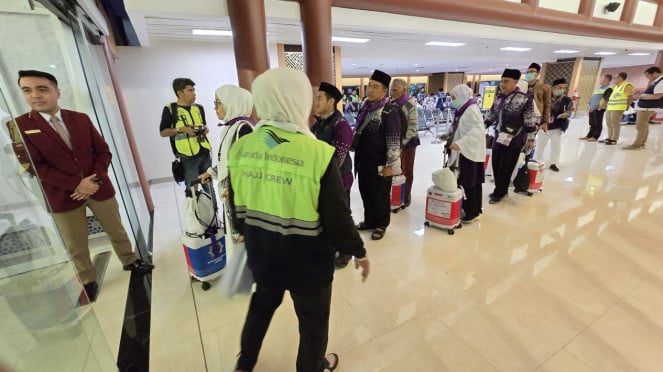 Keberangkatan jamaah calon haji melalui layanan Terminal 2F Bandara soetta, Tangerang