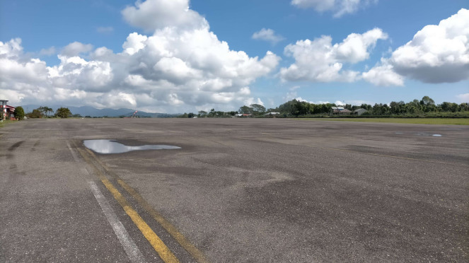 Landasan pacu Bandara Frans Sales Lega Ruteng