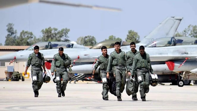 VIVA Militer: Angkatan Udara India, 1. Amerika Serikat, 2. Rusia, 3. China, 4. India, 5. Mesir, 6. Korea Utara, 7. Korea Selatan, 8. Pakistan, 9. Jepang, 10. Arab Saudi