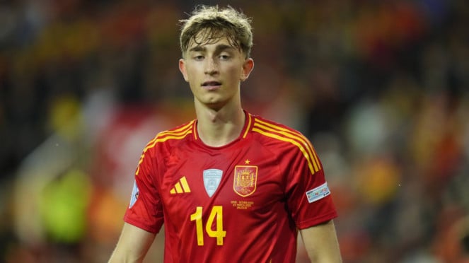 Dean Huijsen, 1. Brandon Petersen (Afrika Selatan), 2. Jeremie Frimpong (Belanda), 3. Harry Maguire (Inggris), 4. Dean Huijsen (Spanyol), 5. Alvaro Carreras (Spanyol), 6. Adam Wharton (Inggris), 7. Eduardo Camavinga (Prancis), 8. Mateus Fernandes (Portugal), 9. Karim Adeyemi (Jerman), 10. Joao Pedro (Brasil), 11. Mika Godts (Belgia)