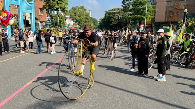 Komunitas sepeda penny farthing ikuti peluncuran IVCA Rally 2026 di CFD Solo