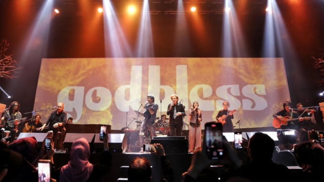 Konser Godbless Unplugged, Petinju legendaris dunia, Evander Holyfield, Ronaldo mencetak gol untuk timnas portugal, Konser Godbless Unplugged, Bek muda Persib Bandung, Kakang Rudianto (Dok 2024 Asian Football Confederation) , Asean All Stars menang lawan Manchester United