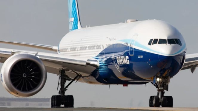 Ilustrasi Pesawat Boeing 777X, 1. Teknologi Lipatan Sayap yang Revolusioner, 2. Biaya Operasi Lebih Murah, Unit Cost Lebih Rendah, 3. Standar Baru Kenyamanan Penumpang, 4. Lebih Ramah Lingkungan dengan Konsumsi Bahan Bakar Rendah, 5. Efek Domino di Industri Penerbangan Dunia
