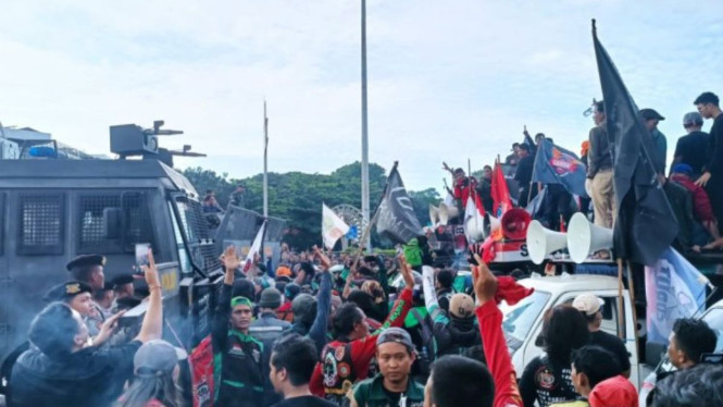 Aksi Demonstrasi Pengemudi Ojol di Patung Kuda