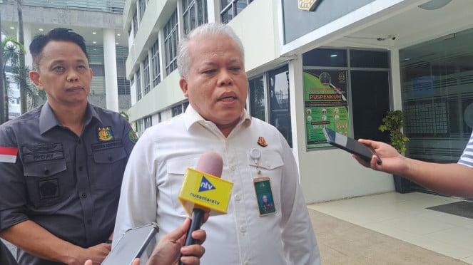 Kapuspenkum Kejagung Harli Siregar, Mendikbud Nadiem Makarim datangi Istana Negara, Jakarta Pusat, Senin, 27 Mei 2024, Kapuspenkum Kejagung Harli Siregar , Mantan Dirut Sritex Iwan Setiawan Lukminto (tengah) dikawal petugas.,  Imam Masjidil Haram Syeikh Abdul Rahman Al-Sudais, Presiden Prabowo Subianto bertemu dengan Presiden ke-5 RI, Megawati Soekarnoputri., Ilustrasi penganiayaan.