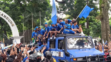 Persib Bandung Melakukan Konvoi Juara Dari Balai Kota Bandung hingga Gedung Sate