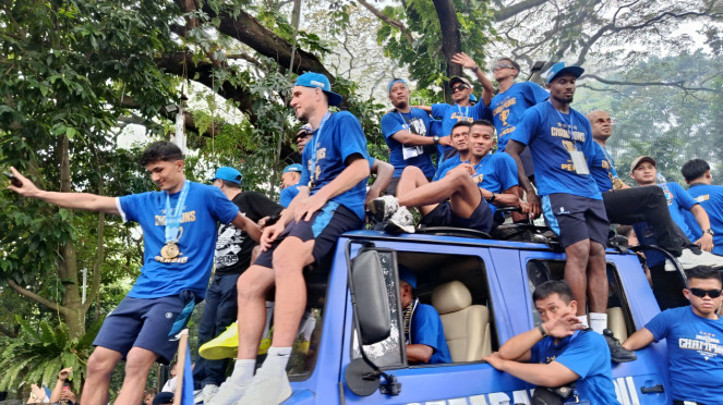 Persib Bandung Merayakan Gelar Juara dengan Berkonvoi bersama Bobotoh (foto: Dede Idrus) 