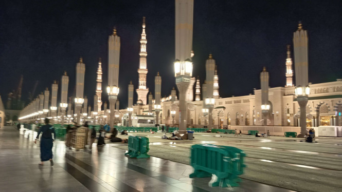 Masjid Nabawi, Madinah, Arab Saudi, Jabal Uhud, Masjid Quba, Masjid Qiblatain di Madinah, Pemakaman Baqi, Madinah