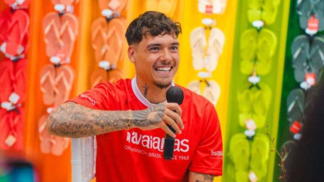 Pemain Timnas Indonesia, Shayne Pattynama, Pemain Manchester City rayakan gol Erling Haaland, Penyerang Timnas Iran, Mehdi Taremi, Sporter klub Liga Algeria, MC Alger jatuh dari tribun atas, Pemain Timnas Indonesia, Shayne Pattynama, Brosur kedatangan Al Hamra Hehanussa